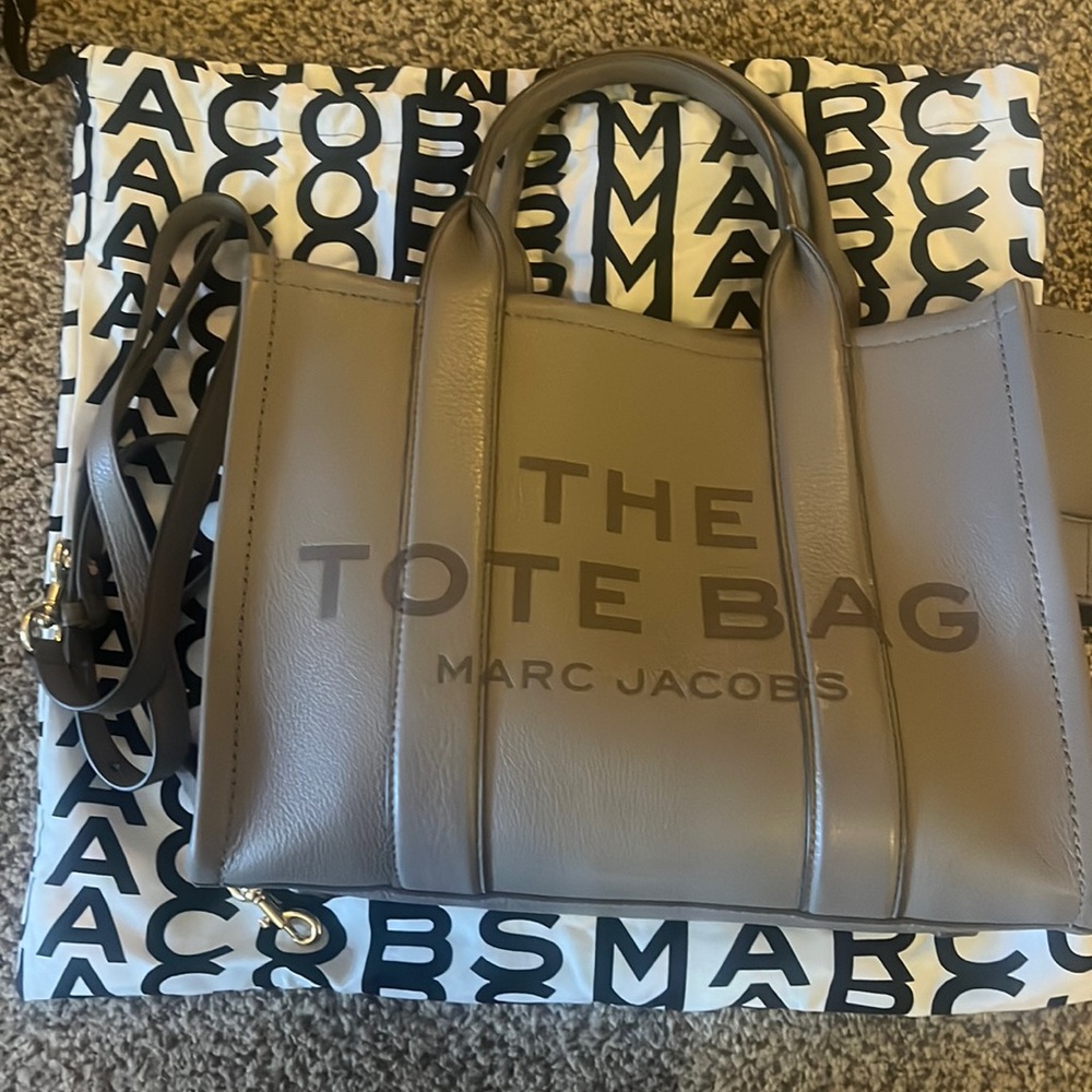Authentic Marc Jacobs leather tote